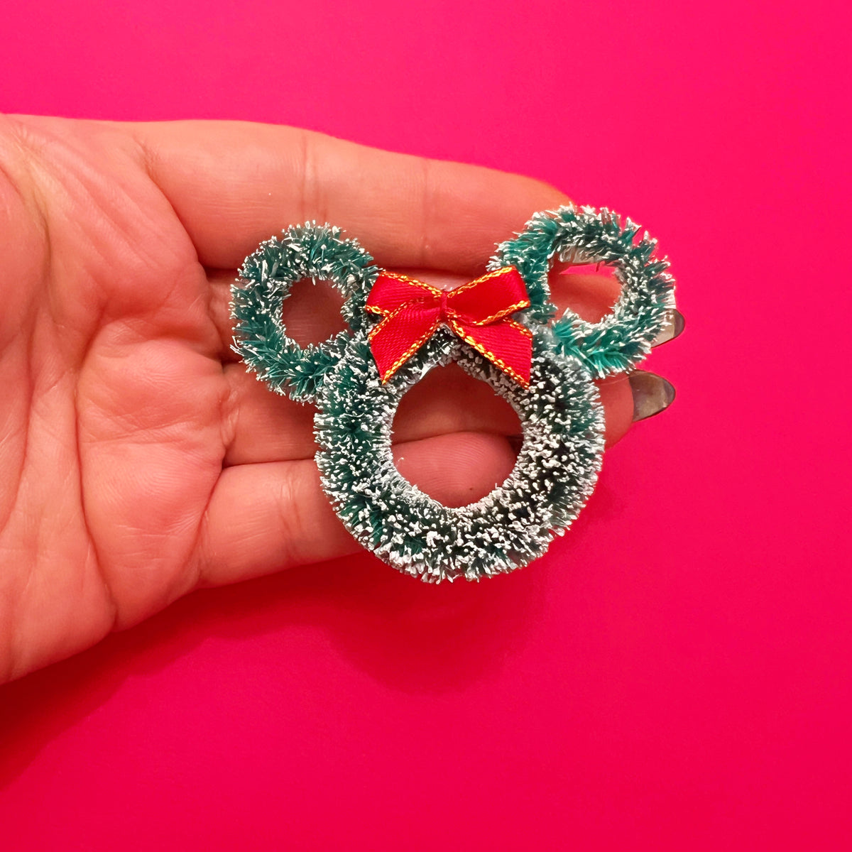 Mouse Wreath Pin