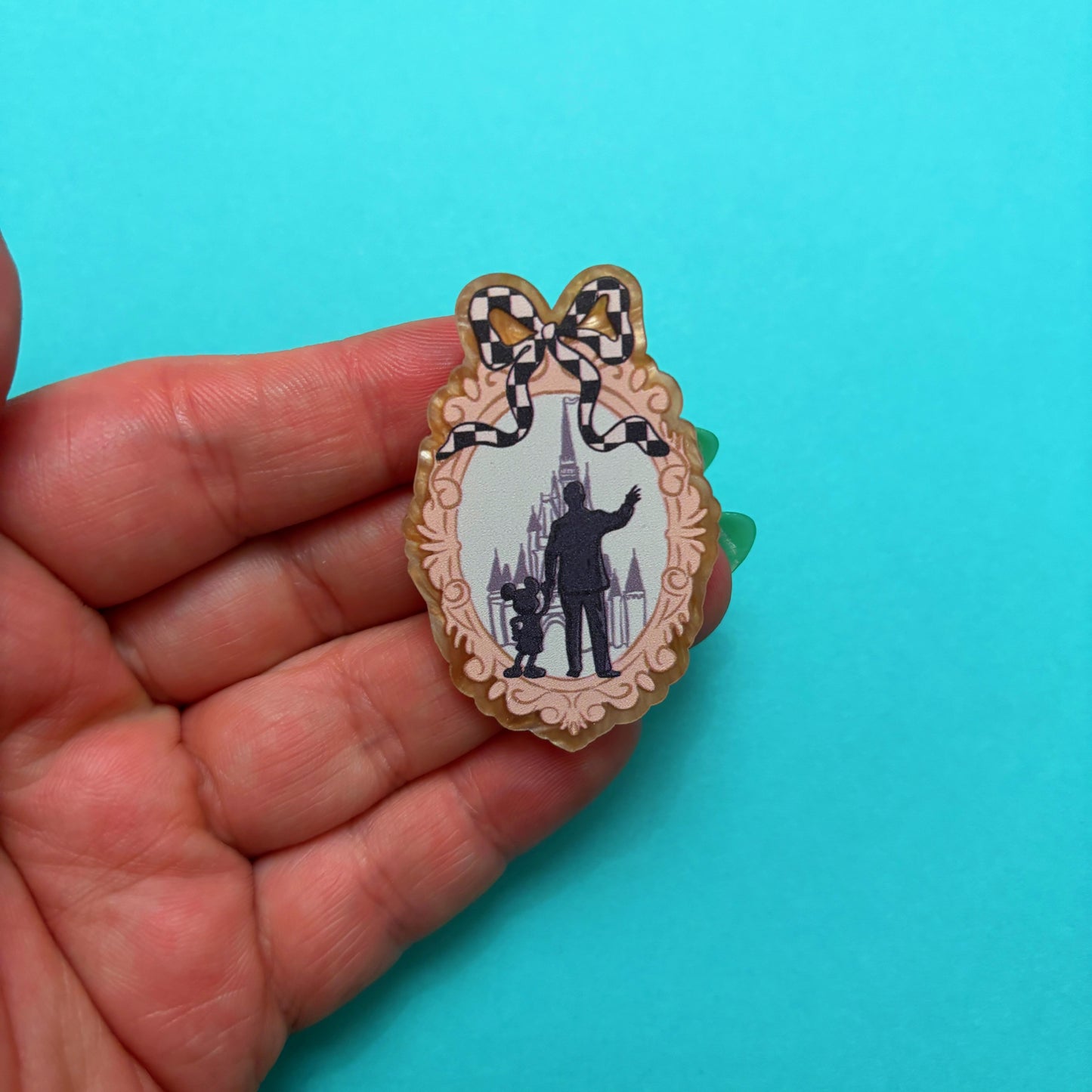 Partners Statue Cameo Pin