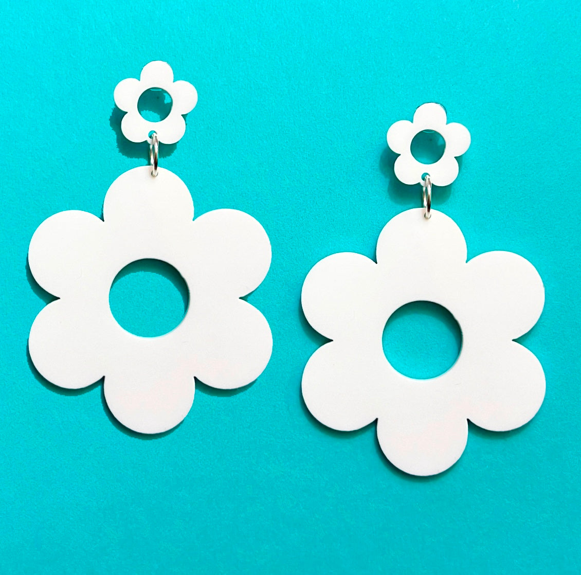 White Retro Double Flower Acrylic Drop Earrings