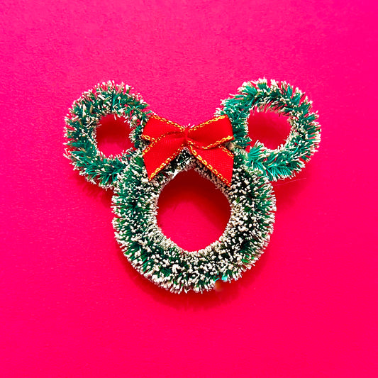 Mouse Wreath Pin