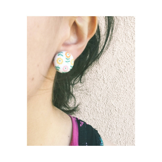 “Avante Garden” Mod 60s Floral Print Fabric Button Earrings